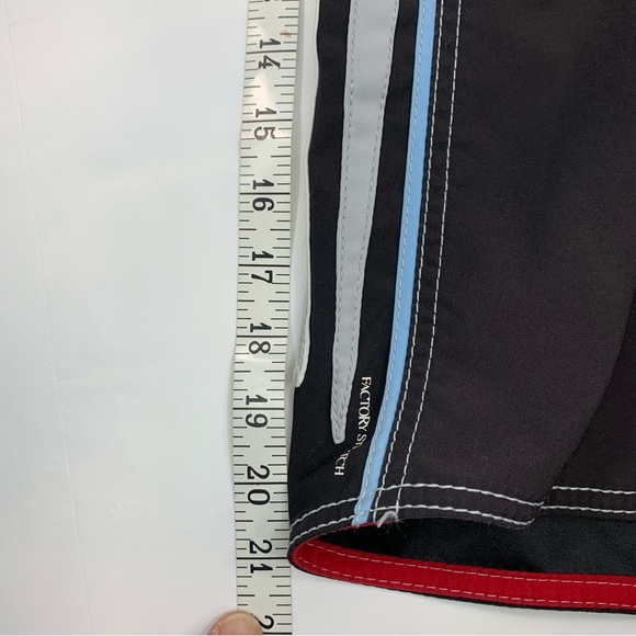 Billabong Men's Board Short Size 33 color black with billabong accesory tool - Picture 13 of 15